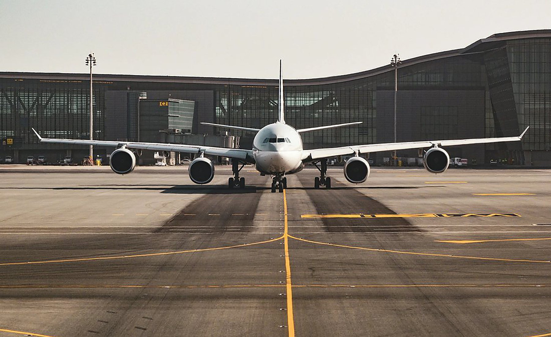 Flugzeug auf dem Vorfeld