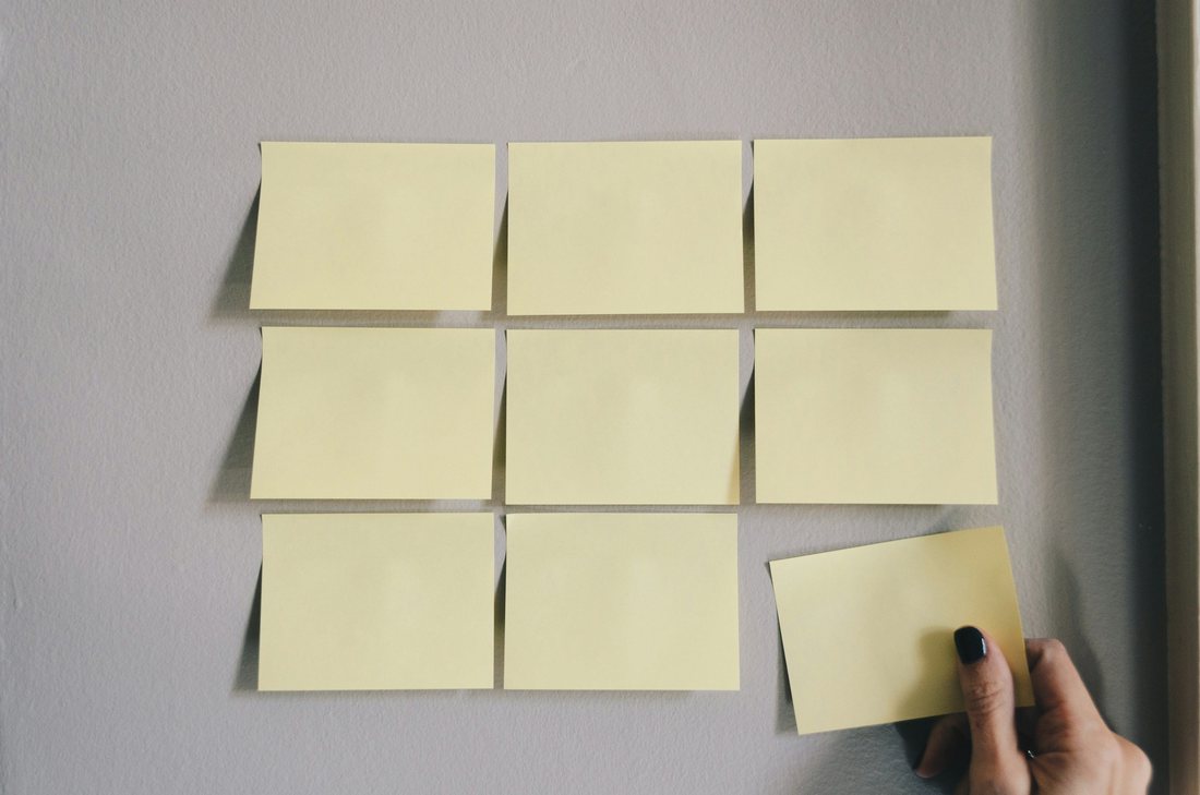 Werkstattgespräch zwischen Ausbilder und Auszubildendem